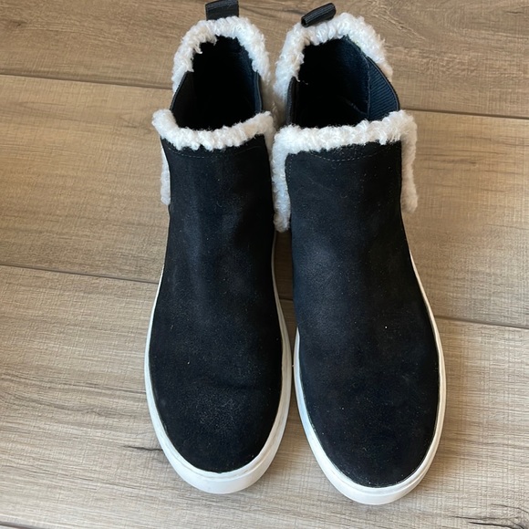 Lucky Brand Kichai Cozy Chelsea Boot - Picture 1 of 6